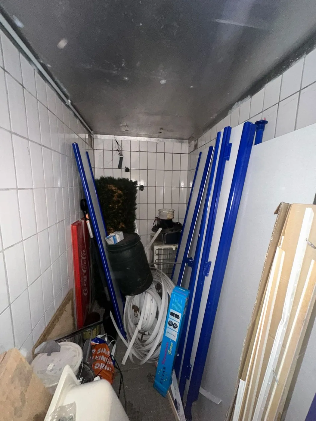 Vollgestellter Lagerraum – Entrümpelung Wipperfürth